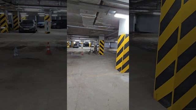 Маршал Град - машиноместо