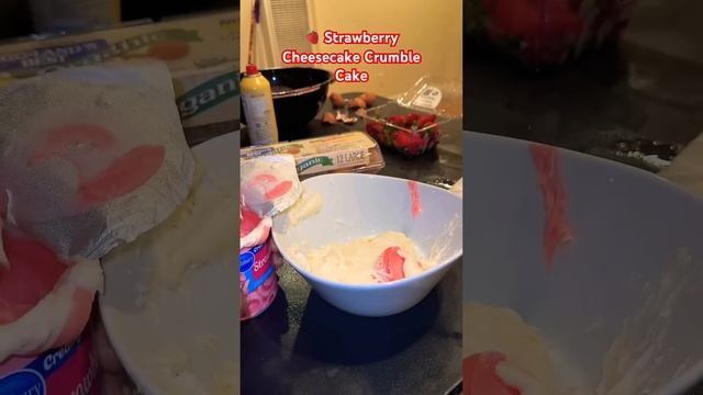 Strawberry Cheesecake Crumble Cake #strawberrycake #strawberrycheesecake #strawberries #cake #bake