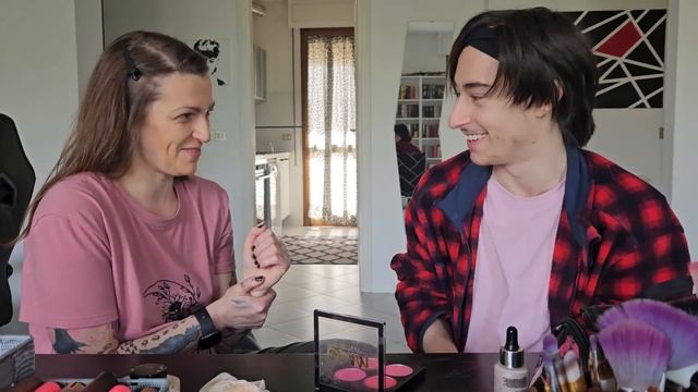 VLOG🔹 MIO FIGLIO DICIOTTENNE MI TRUCCA - RECENSIONE NEGATIVA - Venerdì 26 Aprile 2024