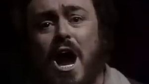 Luciano PAVAROTTI. Una furtiva lagrima. L' elisir d' amore. G. Donizetti.