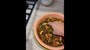 Орехи обязательно!!! нужно мыть, но не жарить! 
А вы моете орехи?