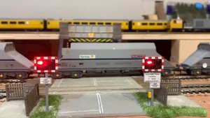 Train-Tech LC10 Level crossing with lights and sound