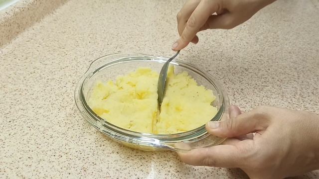 ЛЕПЕШКИ С КАРТОШКОЙ И СЫРОМ. ПРОСТОЕ ТЕСТО НА КЕФИРЕ. смотреть онлайн