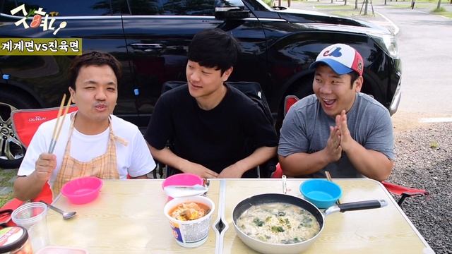 [캠핑요리][SUB] 캠핑해장라면 대결! 너는 흰국물파니? 빨간국물파니?