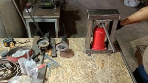 Пресс для замятия лапок. Ручной станок для холодной ковки. Самозажимные и быстросъёмные лекала.