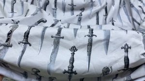 Трикотаж серо-бежевого цвета с принтом ножи 38275