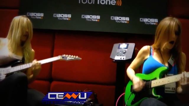 ROCK BOOBS - Nita Strauss  Courtney Cox - The Trooper