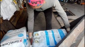 Даже для разгрузки цемента тоже нужен свой мини погрузчик