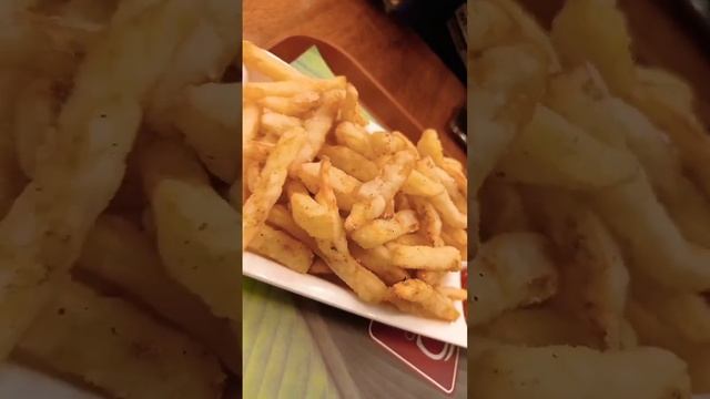French fries 🍟🍟 tyaar hai domsto..!!#frenchfries#shorts #viral#trending#best#foodie #rain#like#delh смотреть онлайн