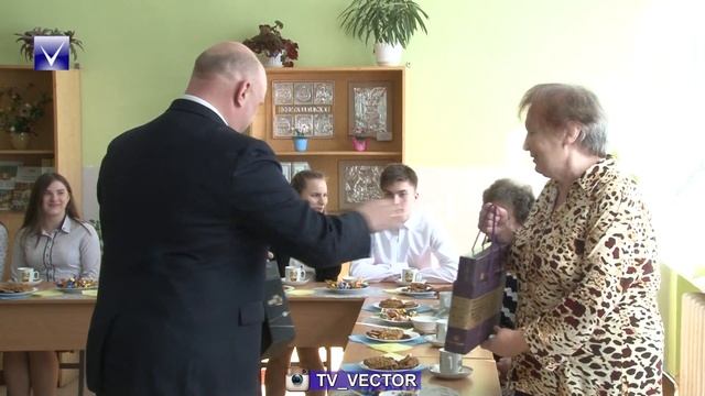 Мэр Новополоцка Дмитрий Демидов посетил родную школу смотреть онлайн