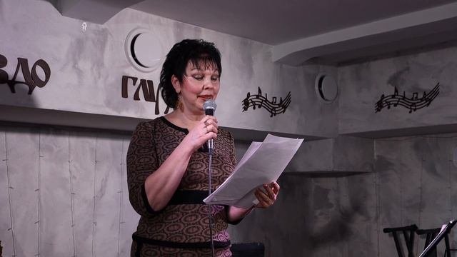 Янина Юдина, читает свои стихи