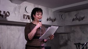 Янина Юдина, читает свои стихи
