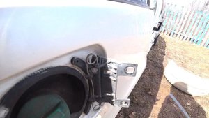 как снять механизм лючка бака вольво 850