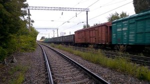 Скрещение поездов. Зелёный ВЛ80т-823 с грузовым поездом и ЭП1М-681 с пассажирским поездом.