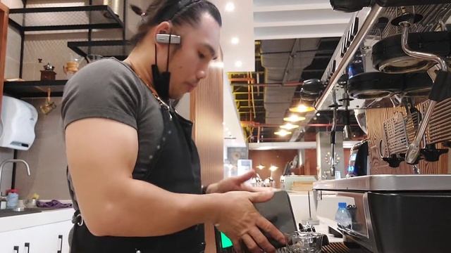 Coffee Lunggo||How to make coffee lungo|| (Baristatutorial)@Ramzpofficial смотреть онлайн