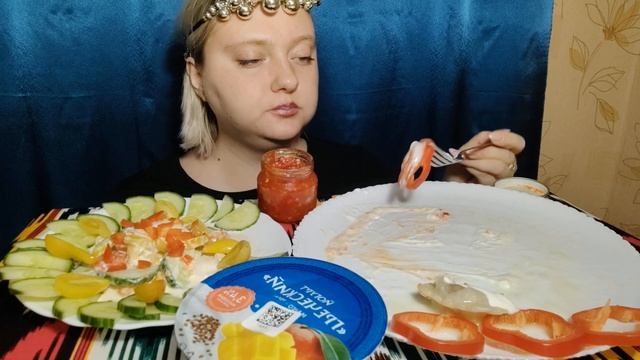 Мукбанг/Mukbang. Пельмени со сметаной, салат, греческий йогурт. смотреть онлайн