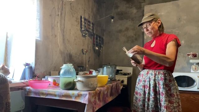 Муж пересаживает виноград. Готовлю и болтаю.😄 смотреть онлайн