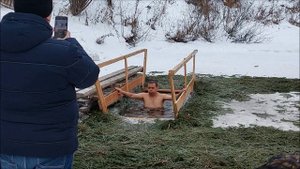 Полевской. Крещенские 2025 купания в реке Чусовой.