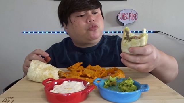 Burrito Mukbang | Steak Burrito + Buffalo Chicken Burrito + Doritos + Guacamole & Sour Cream смотреть онлайн