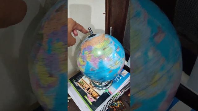 playing with globe. #globe #playing #map #earth смотреть онлайн