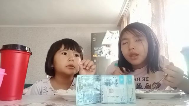 Мукбанк с деньгами🤑🤑🤑кто послелний съест тот и выйграл🏆НО... смотреть онлайн