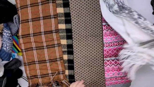 g-183. Перчатки, Шапки , Шарфы микс. С/Крем. 20121703. 20,3кг. 169ед смотреть онлайн