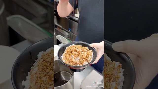 Chicken egg spicy fried rice 鸡肉炒饭 😋 in China | Asian Street food | #shorts #food #chinesefood #love