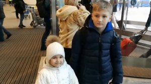 Первый раз летим на самолете погулять по новогодней Москве