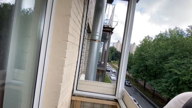 Демонтаж старого аварийного балкона. Остекление и сайдинг балкона СПб