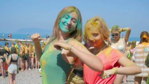 Краски Холи в лагере SE Camp на Черном Море