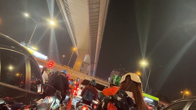 Coffee Break Chronicles: Finding Moments of Zen in the Office Grind смотреть онлайн