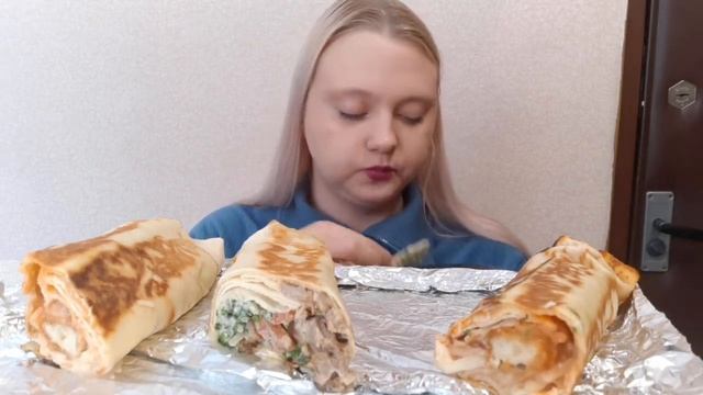 Мукбанг/Mukbang. Шаурма/Shawarma. Меньше слов, больше дела . Мама подошла к концу видео. смотреть онлайн