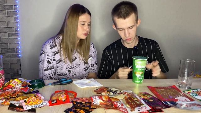 Пробуем НЕОБЫЧНЫЕ И ОСТРЫЕ продукты из КИТАЯ И ЯПОНИИ