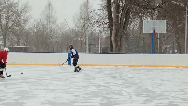 Дворовый хоккей игра в Снег 7 января 2025 года