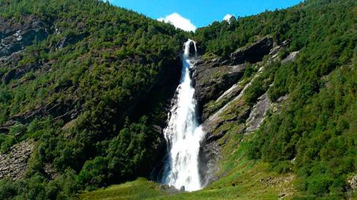 Волшебство и очарование норвежских водопадов  (Magic and beauty of Norvegian waterfalls)