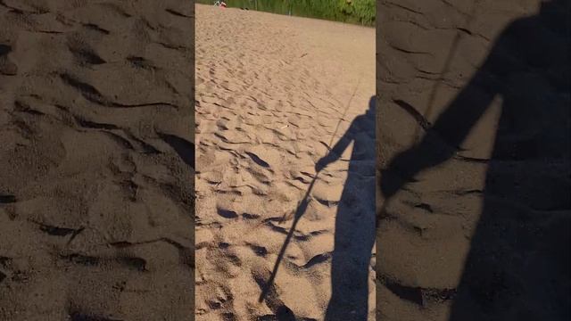 Утро начинается. Берег реки, горячий песок и замечательная рыбалка ... смотреть онлайн