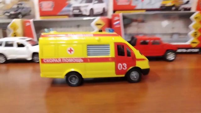Toy car, mini car, truck video, ASMR videos mini Lexus 570 , for children toy road police.ambulanc смотреть онлайн