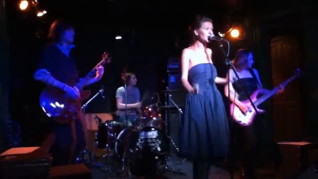 She's A Friend Сёрф смотреть онлайн