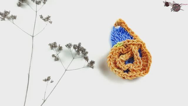 Сердечко крючком 1 часть из разновысоких столбиков по спирали с объёмным цветком