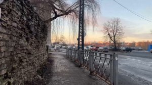 Прогулка по Пскову. Не могу выйти из дома, не сделав уборку.