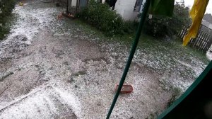 Завалило градом, хана всем огородам