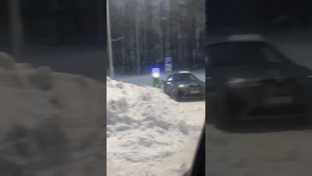 Часть 6 Зимой на электромобиле Chery EQ5 с Минска в Пинск. Стоим в очереди. 40 минут ожиданий. смотреть онлайн