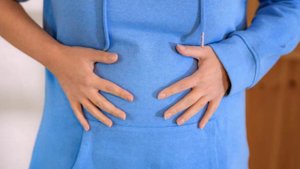 Гастроэнтеролог: Вот как НАВСЕГДА избавиться от вздутия живота! Метеоризм причины и лечение.