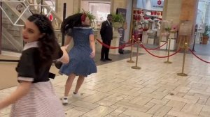 Retro raqs - Танец в стиле Ретро - Retro Style Dance
www.qwert.uz