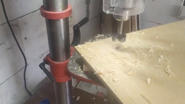 стол - тумба для торцовочной пилы простое крепление пилы ( инструмента) к каркасу стола тумбы. смотреть онлайн