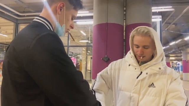 ПОДАРКИ ПРОХОЖИМ НА ИРЛ СТРИМЕ - ВСТРЕТИЛИ КОРЕША И БРАТИКИ 94 - Bratiki94, Koreshzy, Modestal Team