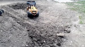 Double E Volvo excavator / Huina 1593 Excavator / Huina 1583 Loader doing different jobs