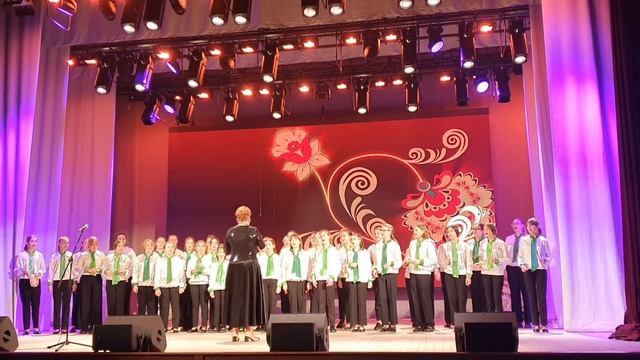 "Во кузнице" Образцовый старший хор Брянской хоровой школы. Дирижер Маргарита Алексеевна Гурская смотреть онлайн