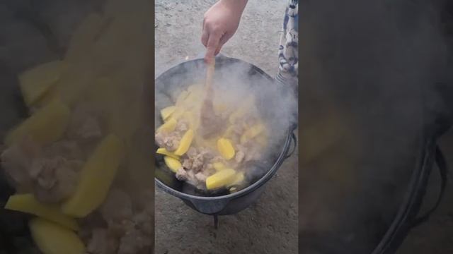 Соус в казане Sauce in a cauldron смотреть онлайн