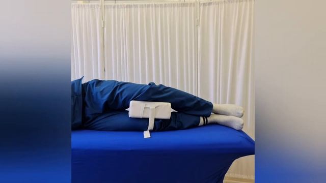 Как правильно лежать на боку после эндопротезирования тазобедренного сустава.